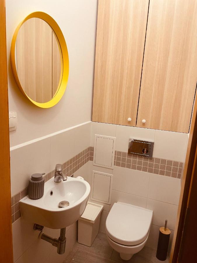 Luxury 4-Bedroom Apartment In Centre - Self-Check In & Fast Wifi Warsaw Exterior photo