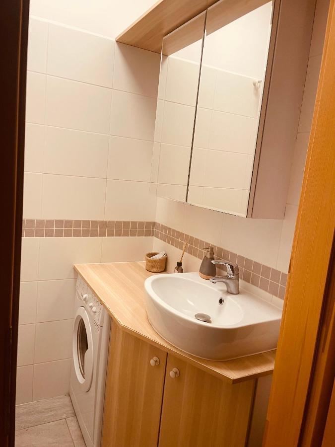 Luxury 4-Bedroom Apartment In Centre - Self-Check In & Fast Wifi Warsaw Exterior photo